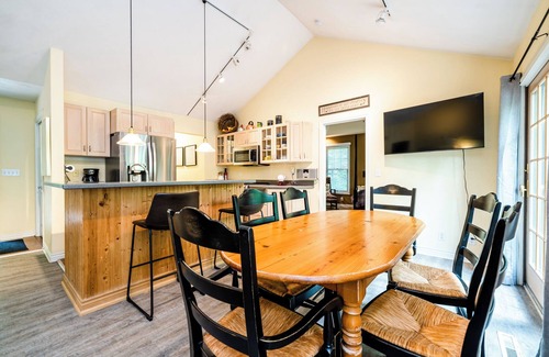 Glenn House | Book for the Fall-Winter season now! Discounted Rates! -Pet-Friendly.