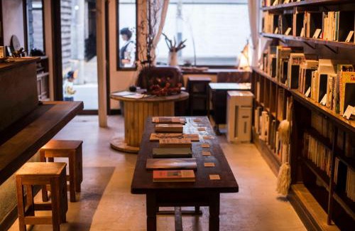 Toyooka House | Book & Guesthouse Hitotomaru