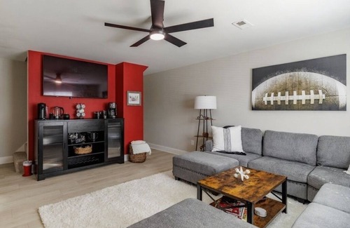 Athens House | Book Now! 20% of October 2025 Check-In. Newly Renovated, King Beds, Coffee Bar