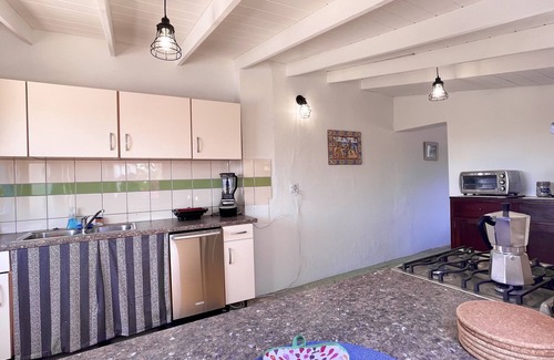 Kamay House | Book now. 3-bed/2bath, Private Pool, Close to Arashi, Eagle, and Palm Beaches!