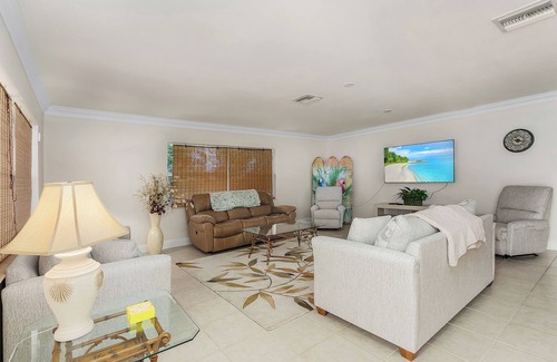 McGregor House | BOOK NOW! 5730 Winkler - Large Pool home perfect for a Fort Myers Vacation!