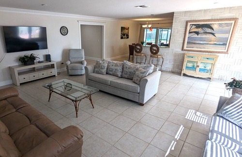 McGregor House | BOOK NOW! 5730 Winkler - Large Pool home perfect for a Fort Myers Vacation!