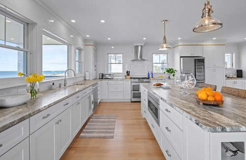Scituate House | BOOK NOW! Breathtaking Ocean front Estate! Hot tub!