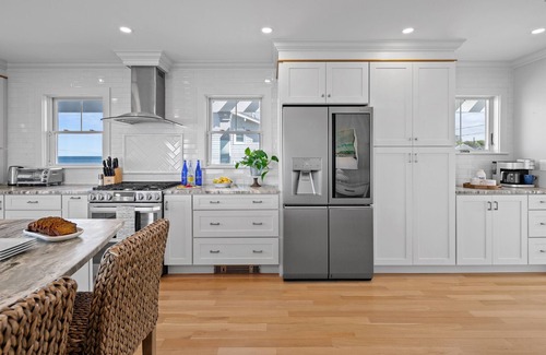 Scituate House | BOOK NOW! Breathtaking Ocean front Estate! Hot tub!
