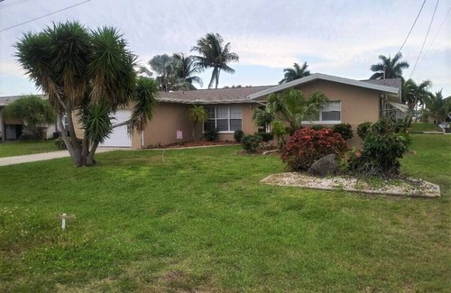 Pelican House | BOOK NOW. CANAL W/GULF ACCESS, NEAR BEACHES AND DESIRED YACHT CLUB