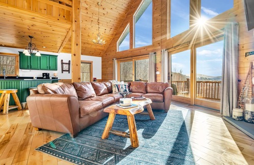 Bethel Ski Chalet | BOOK NOW! Epic Views! Hot Tub! Firepit! A/C!