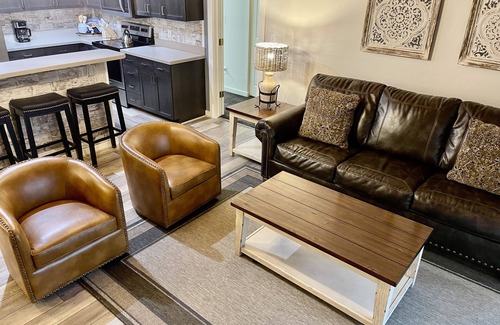 Big Sky Condo | Book now for a Yellowstone Winter/Summer Vacation! Cozy retreat with hot tub!