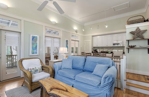 Seaside House | Book Now for Fall Getaways! Cozy Seaside Cottage Duplex! 2 Adult Bikes! Walkable to the Beach!