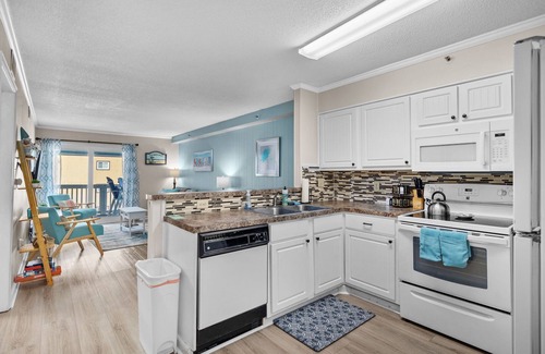 Garden City Condo | BOOK NOW FOR SUMMER! ☀️ 🌊 Oceanview Condo + Pool Access