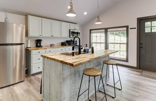 Warm Springs House | Book Now for Summer Stays! 2 Bedroom Cabin near Creek with Mountain Views