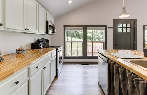 Warm Springs House | Book Now for Summer Stays! 2 Bedroom Cabin near Creek with Mountain Views
