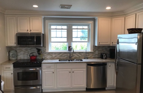 Misquamicut Cottage | Book now for Summer 2025! Great Location! Beach Parking Pass!
