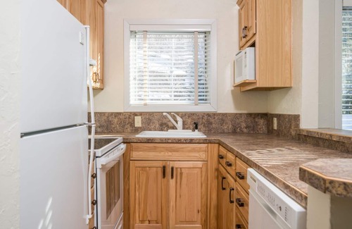 Ketchum Condo | Book Now for Winter Stays! Pleasant Condo with Hot Tub Access and Beautiful Views