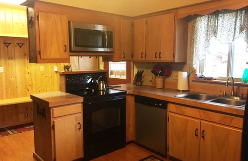 West Yellowstone House | Book now for your Winter Wonderland stay! Have fun in the Snow! & Yellowstone!