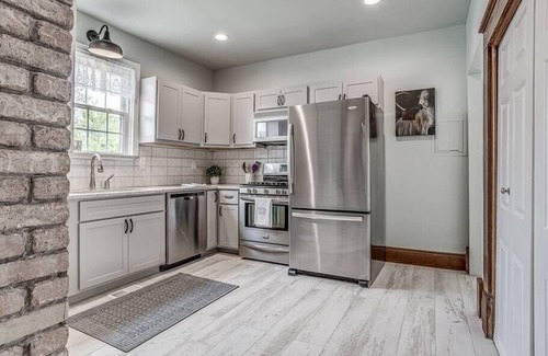 Guthrie House | BOOK NOW! *LANDRUN COTTAGE* Spring 2025