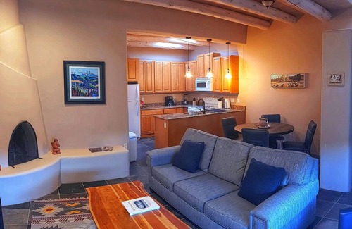 El Prado Condo | BOOK Now! Mountain Views, Spacious, Private, Close to Hiking, Dining & Shopping!