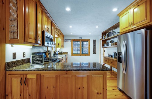 Ellijay House | Book spring, summer creekside! Near wineries, hiking, orchards, fishing