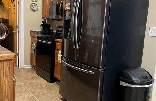 Springfield House | Book The Essential Stay! It’s a short +-30 min dr to Nashville/Clarksville TN