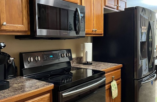 Springfield House | Book The Essential Stay! It’s a short +-30 min dr to Nashville/Clarksville TN