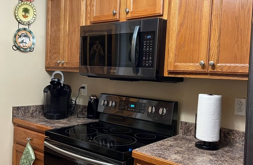 Springfield House | Book The Essential Stay! It’s a short +-30 min dr to Nashville/Clarksville TN