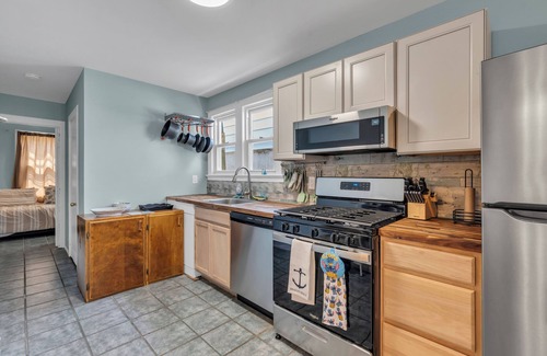 Ocean Grove House | Book two weeks for 2000 all winter long sept 15-may 15