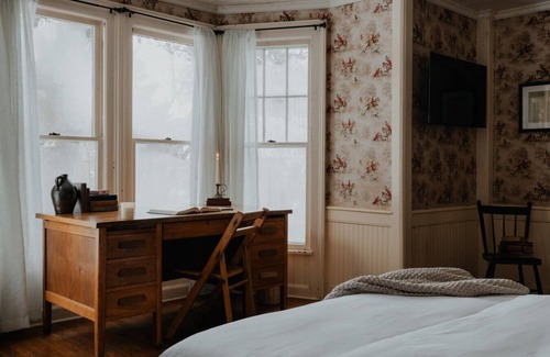 Hobart Hotel | Book Village Inn - Twain Room