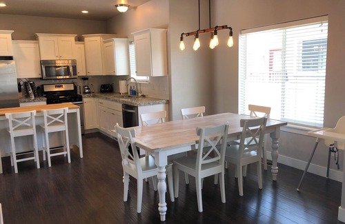 Vineyard House | Book with Confidence! Fun Family home near BYU, UVU & Mountains!