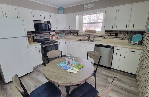 Coldwater House | Book your 2025 Lake Front Vacation Now! -Pontoon for rent-