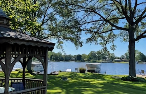 Coldwater House | Book your 2025 Lake Front Vacation Now! -Pontoon for rent-