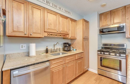 Southend House | Book Your Beach Block Vacation Today!