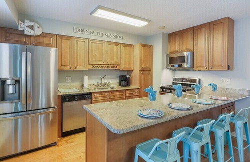 Southend House | Book Your Beach Block Vacation Today!