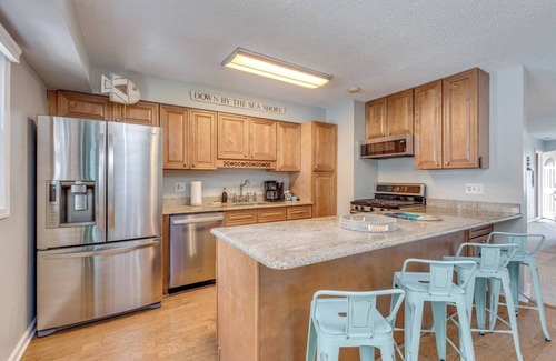 Southend House | Book Your Beach Block Vacation Today!