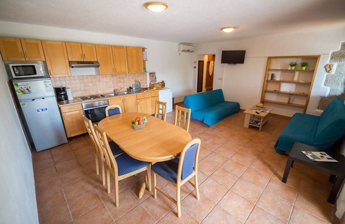 Seget Donji House | Book your holidays in typical Dalmatian Stone House for 10 Persons