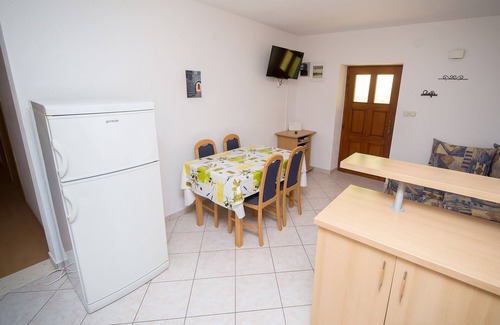 Seget Donji House | Book your holidays in typical Dalmatian Stone House for 10 Persons