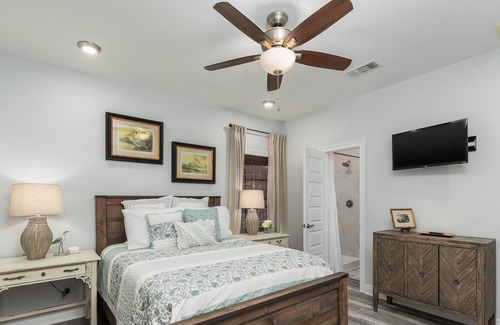 Waveland House | Book your MS Coast Stay Now!