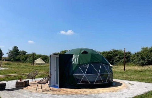 Zuid-Beijerland House | Book your own mini Dome on an island now! In the middle of nature.