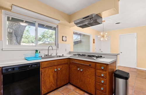 North San Antonio - SAT House | Book Your San Antonio Escape