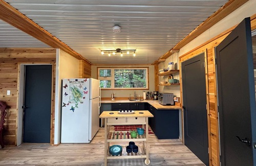 Thetis Island Cottage | Book your stay on the ocean. 2 bedroom modern cottage. Pet-Friendly!