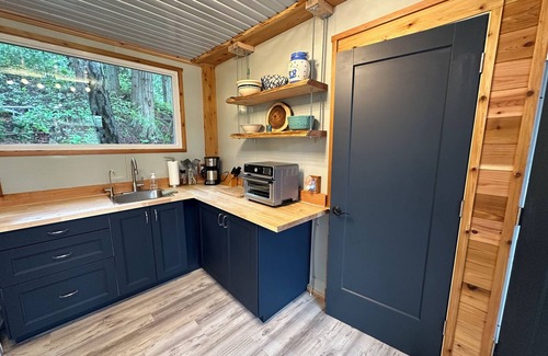 Thetis Island Cottage | Book your stay on the ocean. 2 bedroom modern cottage. Pet-Friendly!