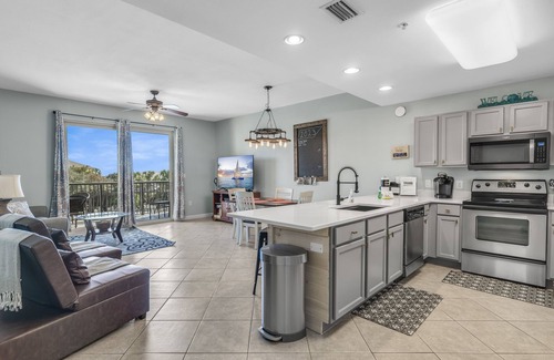 Fort Walton Beach - Destin Condo | Book your summer beach vacation today! Beach Service & Garage Parking Included!