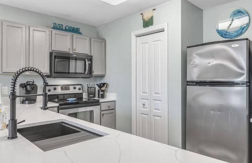 Fort Walton Beach - Destin Condo | Book your summer beach vacation today! Beach Service & Garage Parking Included!