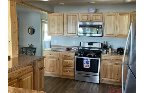 Le Roy Cottage | Book your vacation getaway!