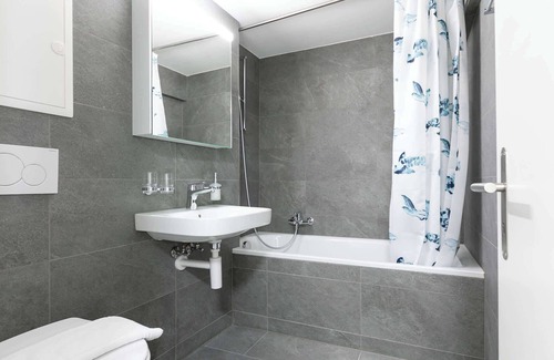 St. Gallen House | book2stay 1.5-room apartment #3 Hirschberg up to 2 people