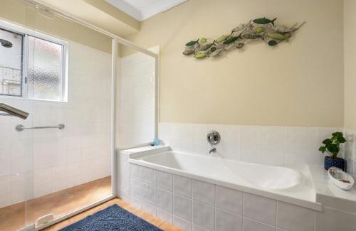 Golden Beach House | Booker Parade 22 Golden beach