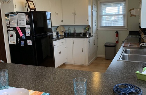 Sea Retreat House | Booking Fall 2025 and 2026. Great Location, Fido Friendly, Great Reviews