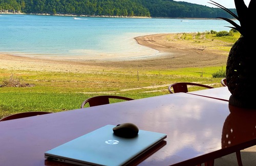 Beaver Shores House | Booking Fall NOW+Beaver Lake Waterfront+Hot Tub