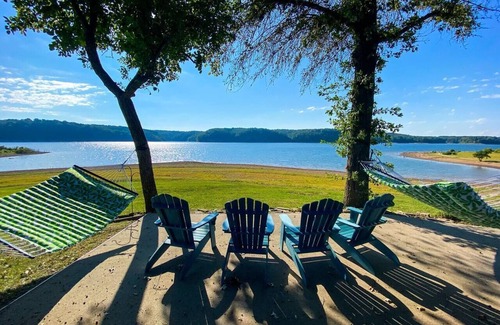 Beaver Shores House | Booking Fall NOW+Beaver Lake Waterfront+Hot Tub