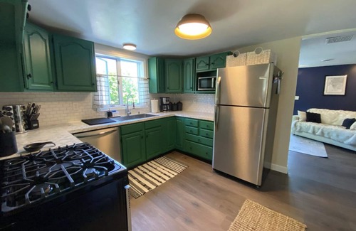 Lake View House | ~Booking for Bills Season~ 3B 2BATH Wanakah Heights Lakeside Home
