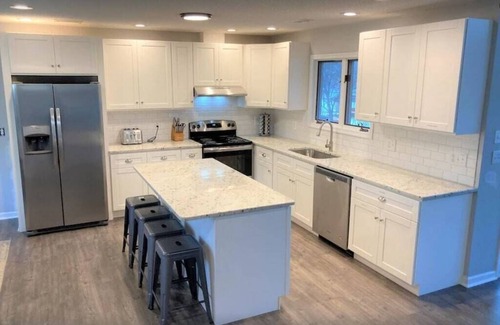 Henrico House | Booking Special-$500 Boat Rental, Lakefront, Family/Pet Friendly, Flat Lot