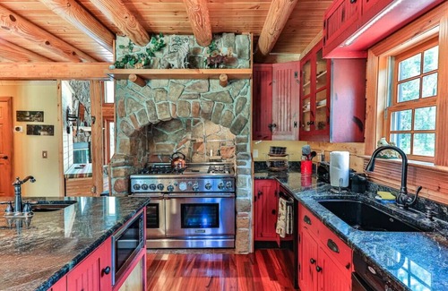 Homosassa Cabin | *Booking Summer* Nature Cabin & Bunkroom-HOT TUB, Grill, Fire Pit